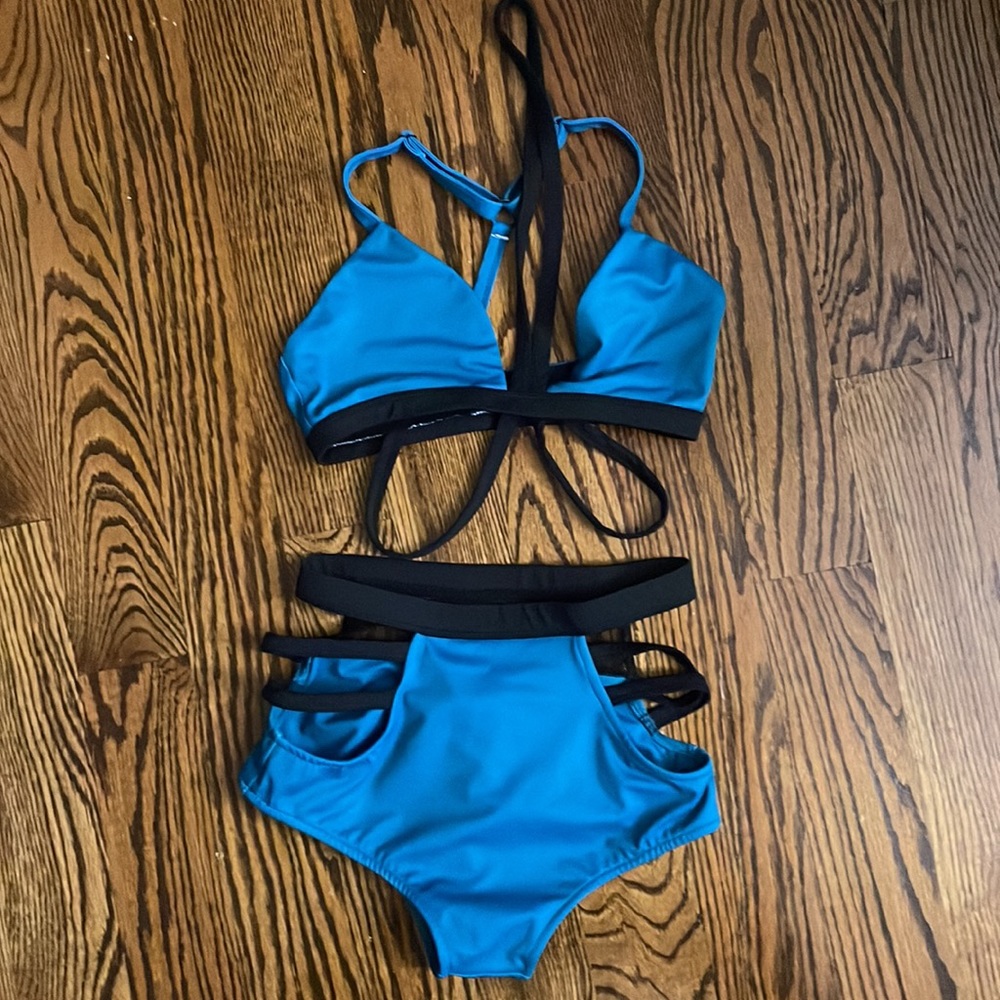 Strappy blue pole dance yoga exercise set